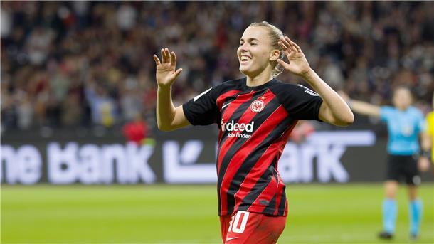 Frankfurter Fußballerinnen feiern Kantersieg im Pokal Im Pokal gegen Erfurt trifft Freigang dreifach.