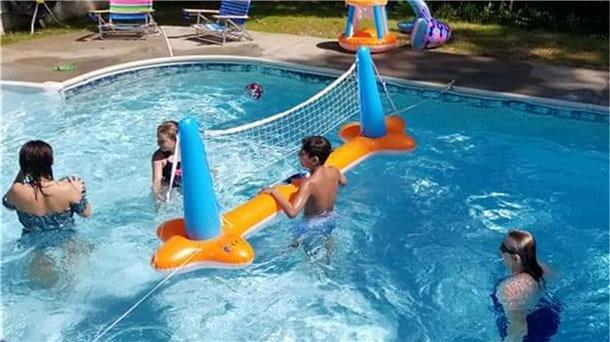 Kinder im Wasser