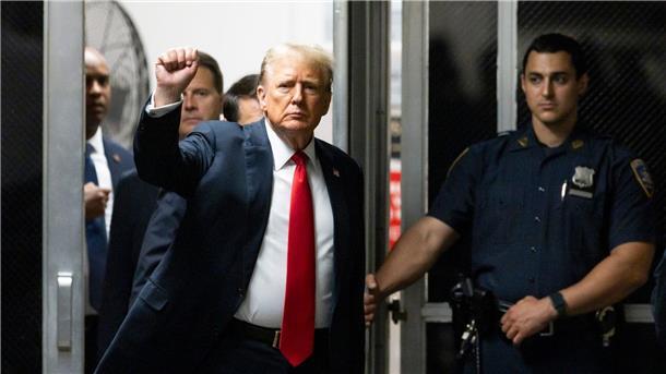 Anklage: Schweigegeld möglicher Grund für Trumps Wahlsieg Im Prozess gegen Donald Trump haben Anklage und Verteidigung ihre Plädoyers gehalten.