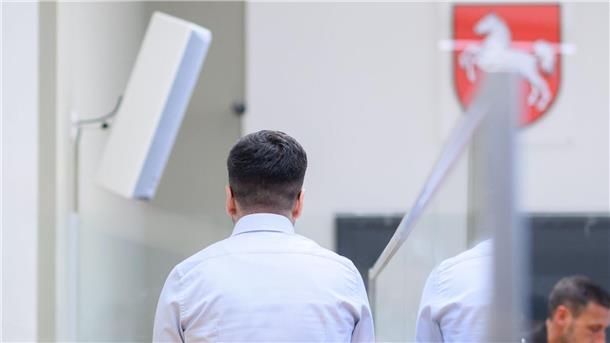 Staatsanwalt vor Gericht ‒ Drogen-Spediteur erhebt Vorwürfe Im Prozess gegen einen mutmaßlich korrupten Staatsanwalt erhebt ein Spediteur der Kokain-Händler Vorwürfe gegen den Angeklagten. (Archivbild)