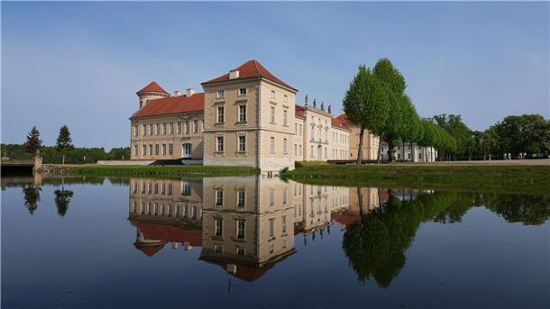„Bis heute stilprägend“ - Bund bangt um Tucholsky-Museum Im Schloss Rheinsberg ist das Kurt Tucholsky Literaturmuseum beheimatet.