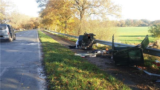 Schwerer Unfall zwischen Langen und Sievern: Auto überschlägt sich Unfallstelle zwischen Langen und Sievern