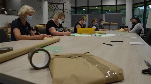 Panne bei Wahl in Geestland: 181 Briefe im Karton vergessen Im Sitzungssaal des Langener Rathauses wurden am Mittwoch die Briefwahlstimmen neu ausgezählt.