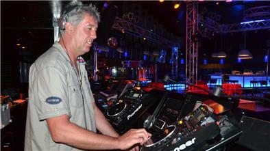 Im Sommer 2013 legte DJ Jan Steinwart bereits mehr als 30 Jahre in der Disco Pam Pam in Hagen auf. Mittlerweile sind es bereits über 40 Jahre. 