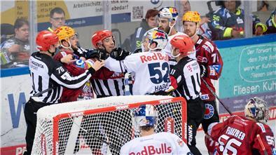 Im Spiel zwischen den Fischtown Pinguins und München ging es rau zur Sache.