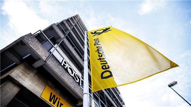 Abstimmung über Streik bei der Post Im Tarifkonflikt mit Verdi bringt die Deutsche Post die Fremdvergabe von Aufträgen ins Spiel.