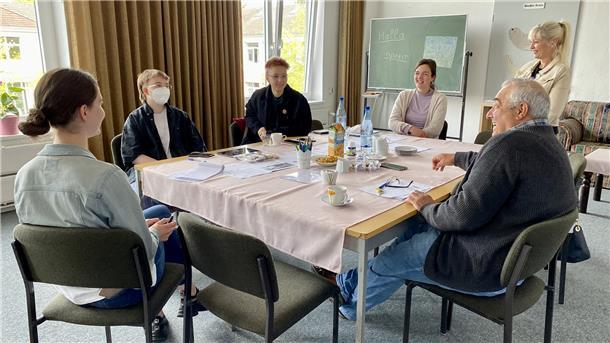 Welcome Point Dorum sucht ehrenamtliche Helfer Im Team herrscht immer gute Laune. „Wir unterstützen uns gegenseitig, einer für den anderen“, sagt Gemeindemitarbeiter Reinhold Grünholz.