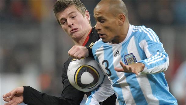 10 Mal Toni Kroos: Momente einer deutschen Fußball-Karriere Im Testspiel gegen Argentinien am 3. März 2010 feierte Toni Kroos sein Nationalmannschafts-Debüt.
