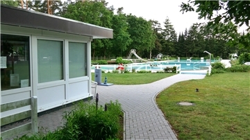 Im Ummelbad ist alles fertig. Selbst das Wasser ist schon in den Becken. Am 14. Juni soll dort endlich die Badesaison starten.