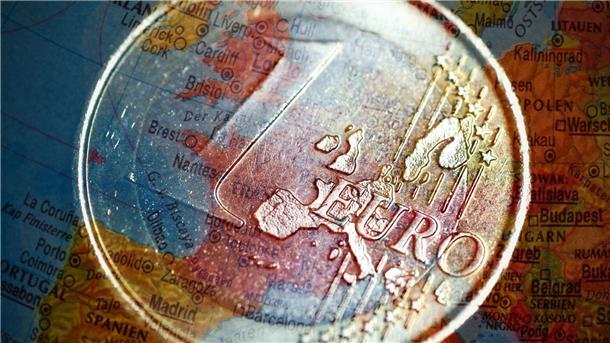 Staatsfinanzdefizit unter 100 Milliarden Euro gesunken Im vergangenen Jahr wurden vom Staat 1951,9 Milliarden Euro ausgegeben.