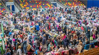 Im vergangenen Jahr zog der Kids-Flohmarkt in der Stadthalle Hunderte Besucher an. Die Stadt will momentan keine Großveranstaltungen wegen des Corona-Viruses absagen.