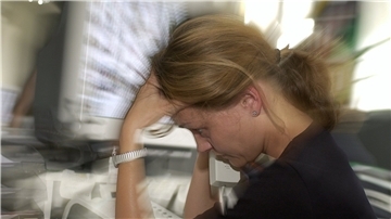 Immer mehr junge Erwachsene in Deutschland haben psychische Probleme wie Ängste oder Depressionen. Corona hat die Situation noch verschärft. Berufstätige wagen nicht, sich jemandem anzuvertrauen aus Angst, den Job zu verlieren.