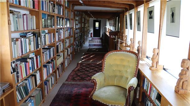 Der Büchergang im Haus Kreienhoop in Nartum.