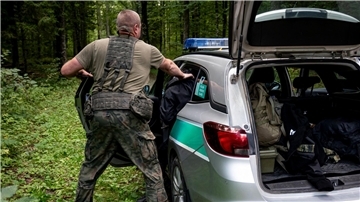 Immer wieder greifen polnischer Grenzschützer Menschen auf, die es über die Grenze nach Polen geschafft haben. (Archivbild)
