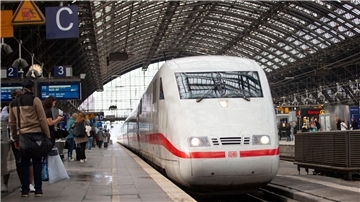 Immer wieder müssen Fahrgäste auf ihre Züge warten.