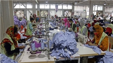 In Bangladeschs Bekleidungsfabriken arbeiten überwiegend Frauen.