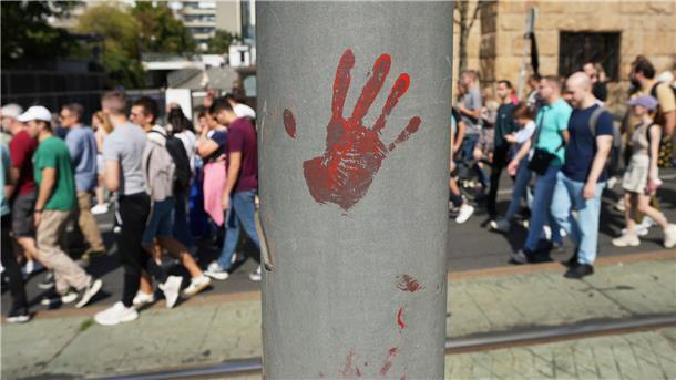 Proteste gegen Regierung und Polizeigewalt in Serbien In Belgrad gehen Regierungsgegner wieder auf die Straße.
