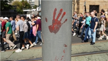 In Belgrad gehen Regierungsgegner wieder auf die Straße. 