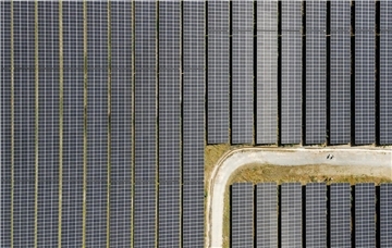 In Breddorf laufen die Planungen für einen Solarpark am Ortsrand. Dagegen formiert sich Widerstand. Jetzt bezieht der Gemeinderat Stellung.