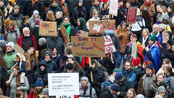 In Bremen demonstrierten laut Polizei zeitweise etwa 16.500 Menschen.