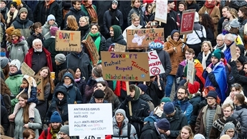 In Bremen demonstrierten laut Polizei zeitweise etwa 16.500 Menschen.
