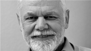 In Bremerhaven arbeitete er von 1976 bis 2011 als Lehrer und war in der Gewerkschaft GEW aktiv.  Pfleiderer baute den Verein Literatur und Politik auf, den er bis 2018 leitete, und gründete die „Schreibverrückten“. 