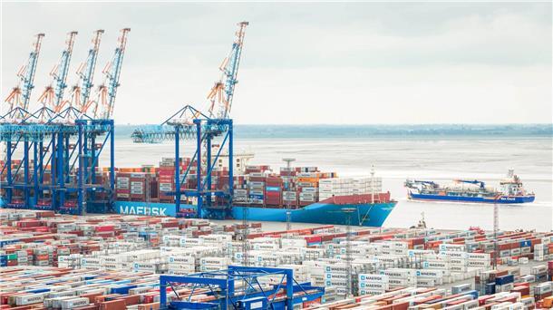 Deutsch-dänische Reeder-Allianz steigert Pünktlichkeit In Bremerhaven ist auch APM Terminals, ein Unternehmen von Maersk, vertreten. (Archivbild)
