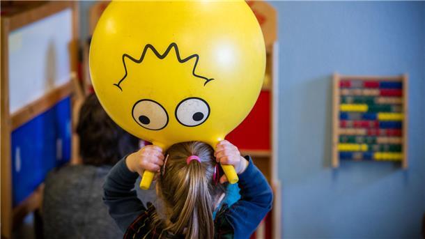 In Butjadingen fehlen Kitaplätze. Daher soll eine ehemalige Senioreneinrichtung in Burhave zur Kindertagesstätte umgebaut werden. Um unter anderem dafür Geld zur Verfügung zu stellen, ist jetzt der Haushalt light nötig.