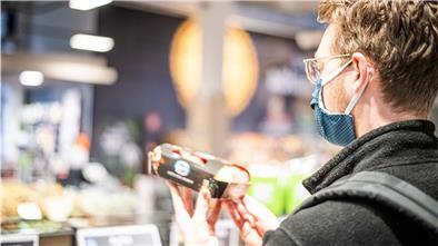 In Corona-Zeiten sind vor allem frisches Obst und Gemüse teurer geworden. Die gestiegenen Lebensmittelpreise lassen sich jedoch nicht nur auf die Auswirkungen der Pandemie zurückführen.