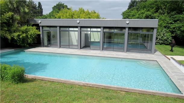 Lagerfelds Haus: Eine Nacht bewohnt – jetzt wird es verkauft In dem Poolhaus soll Lagerfeld seine einzige Nacht in Louveciennes verbracht haben.