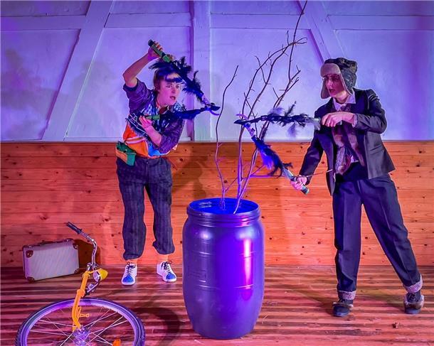 In dem Theaterstück „Sherlock Shirley und das verschwundene Wasser“ spielt das nasse Element eine entscheidende Rolle.