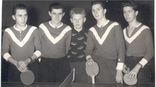 In den 1960er Jahren traten für die Vereine beim Tischtennis zahlreiche Nachwuchsteams wie dieses an.