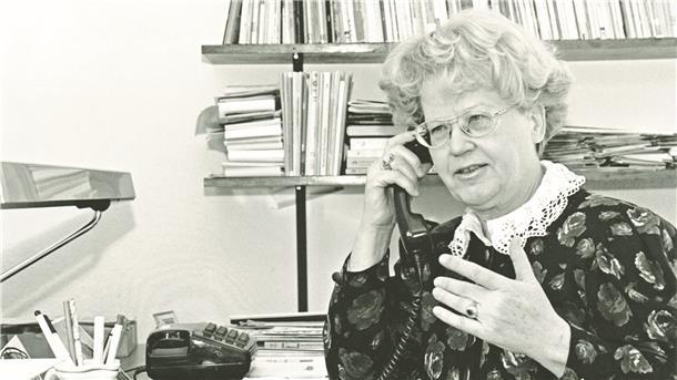 In den 1980er Jahren saß Charlotte Naerger regelmäßig am Kummertelefon und hörte sich an, was ihre Mitmenschen bekümmert.