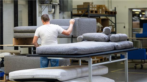 Kunden kaufen weniger Sofas - Umsätze brechen ein In den ersten sieben Monaten des Jahres haben Verbraucher aus Deutschland deutlich weniger Polstermöbel bestellt. (Archivbild)