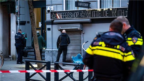 Rotterdam: Stecken Drogenbanden hinter der Anschlagsserie? In den letzten Tagen haben mehrere Explosionen für Unruhe in Rotterdam gesorgt. Die Polizei untersucht inzwischen, wie hier, Spreng- oder Brandsätze.