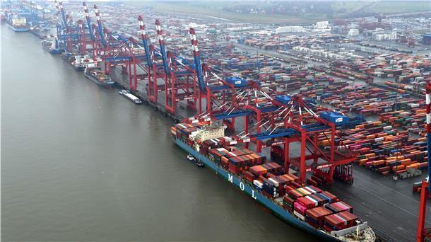 In den nächsten Jahren soll knapp eine halbe Milliarde Euro in den Hafen investiert werden.
