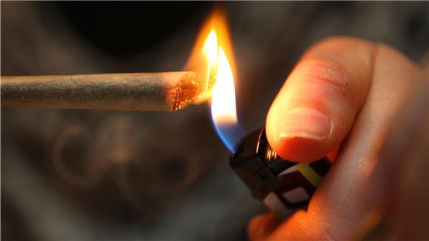 In den Niederlanden ist der Genuss von Marihuana, den getrockneten Blüten der weiblichen Cannabispflanze, an bestimmten Orten legal.