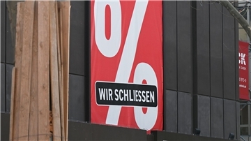 In den vergangenen Jahren hatten staatliche Hilfen sowie die teilweise ausgesetzten Insolvenzantragspflichten trotz Corona- und Energiekrise die Zahl der Firmenpleiten auf niedrigem Niveau gehalten.