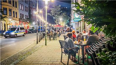 In der „Alten Bürger“ in Bremerhaven feiern die Menschen während der Corona-Krise ganz anders als sonst.
