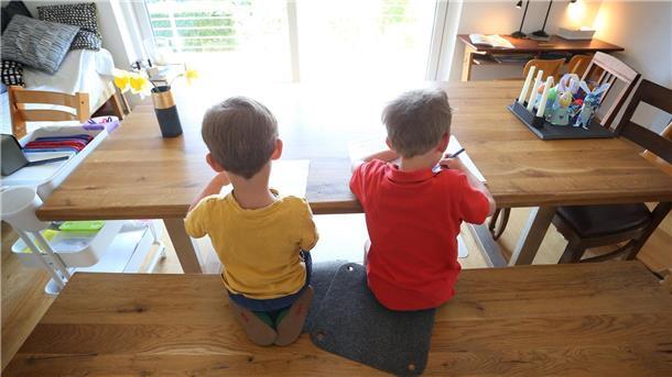 RKI: Mehr psychische Belastungen bei Kindern in der Pandemie In der Corona-Pandemie haben Kinder laut einer Auswertung im „Journal of Health Monitoring“ sensibel „auf die zum Teil drastischen Veränderungen in ihrer Lebenswelt“ reagiert.
