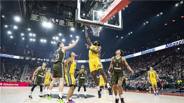 Die Pinguins und die Champions League - in anderen Sportarten gibt es mehr Geld In der Euroleague, der Königsklasse im Basketball können Teams wie der FC Bayern München und Alba Berlin Millionen verdienen.