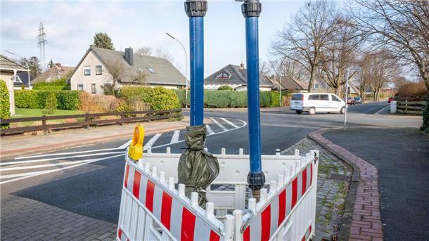 In der Flettnerstraße arbeitet in Höhe Siemensstraße ein Brunnen, um den Wasserspiegel zu senken. 
