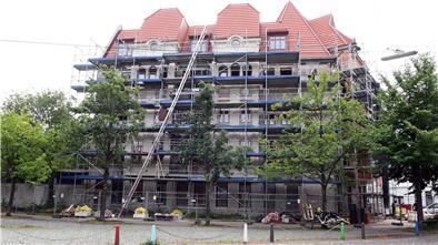 Rolf Thörner vor der Immobilie Goethestraße 60.