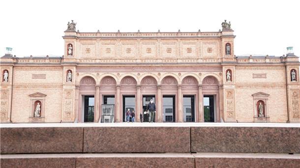 In der Hamburger Kunsthalle sollte ein Bild von Caspar David Friedrich Ziel einer Aktion von Klimaaktivistinnen werden.