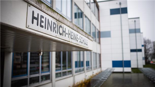 In der Heinrich-Heine-Schule in Leherheide wird für 4,55 Millionen Euro eine Multifunktionshalle gebaut, die als Aula und Mensa dienen wird. Das Geld kommt aus einer Sonderrücklage des Landes, mit der nun etliche Projekte im Schul- und Kita-Bereich verwirklicht werden können.