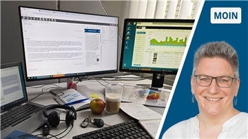 Geteiltes Bild: Chaotischer Schreibtisch und Foto der Autorin - In der Kolumne "Moin" dreht sich dieses Mal alles ums Ankommen.