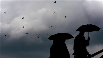 In der Mitte Deutschlands müssen sich die Menschen auf Regen einstellen.