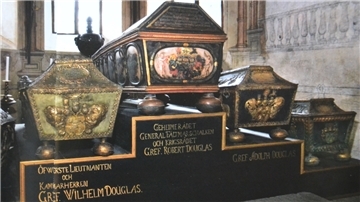Särge der Grafen Douglas in der Kapelle in Vreta.