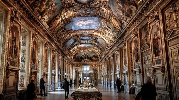 Louvre-Einbruch: Frankreich jagt die Juwelenräuber In der prachtvollen Galerie d’Apollon im Louvre wird kostbarer Schmuck ausgestellt. (Archivbild)