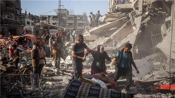 Palästinenser: Wieder Tote bei Angriffen Israels in Gaza In der Stadt Gaza starben Berichten zufolge 14 Menschen einer Familie.